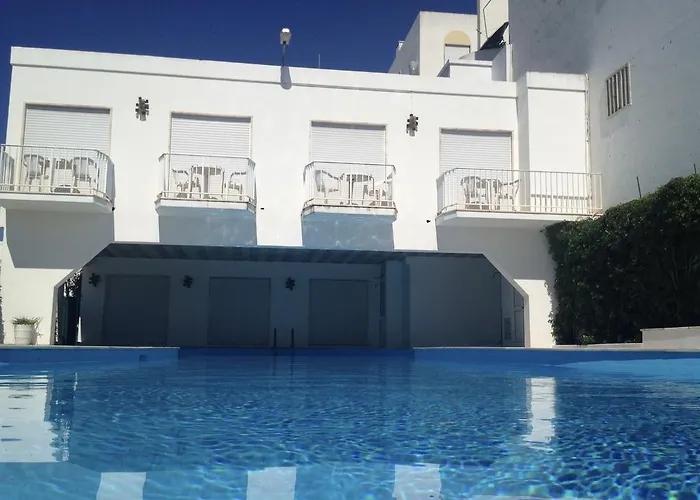 Πανσιόν Granada Holidays