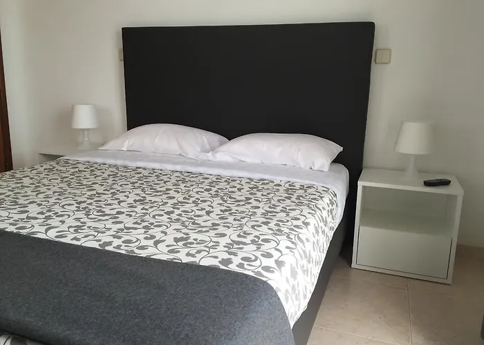 Πανσιόν Granada Holidays